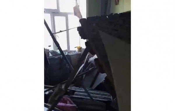 Mənzilin tavanı çökdü - Xəsarət alanlar var