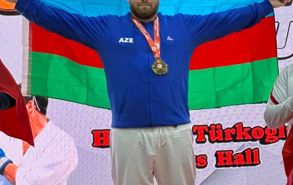 Ata və oğul eyni turnirdə çempion oldu