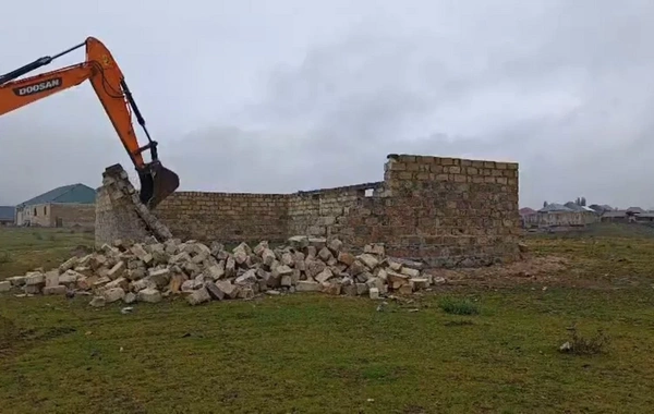 Gəncə və Göygöldə qanunsuz tikililər sökülüb