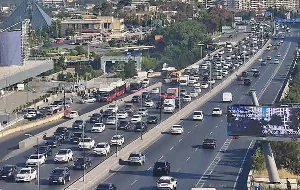 Bakının bu yollarında tıxac var