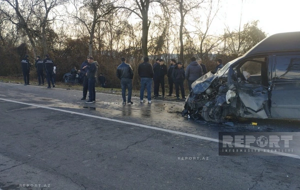 Oğuzda yük və minik avtomobilləri toqquşub, xəsarət alanlar var