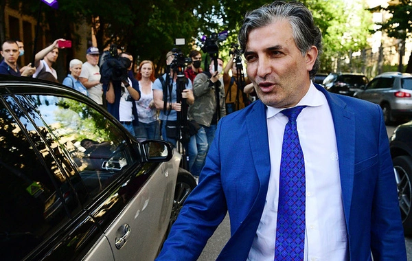 Rusiyada həbsdə olan Elman Paşayevin Range Roveri hərraca çıxarıldı