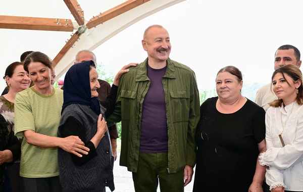 Президент ознакомился с работами, проведенными в селе Кичик Галадереси, и встретился с его жителями