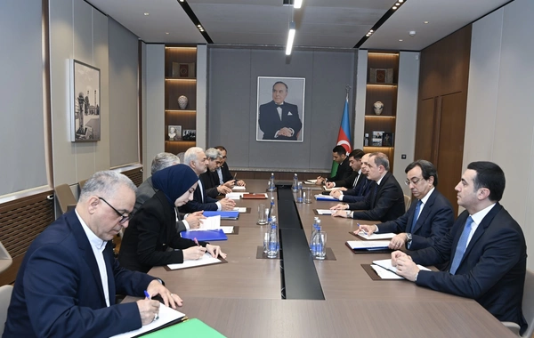 Ceyhun Bayramov İran XİN rəsmisi ilə ikitərəfli münasibətləri müzakirə edib