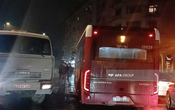 "BakuBus"a məxsus avtobusla "KamAZ" toqquşdu