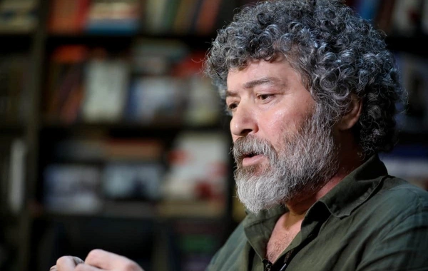 Şahbaz Xuduoğlu Bakıda kitab sərgisinə buraxılmadı: "Mən iki gündür, bu gərginliyi yaşayıram"