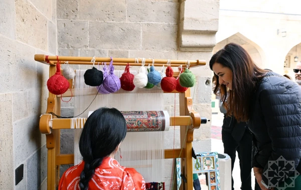 Litvanın Baş naziri İnqa Ruqiniene İçərişəhərlə tanış olub