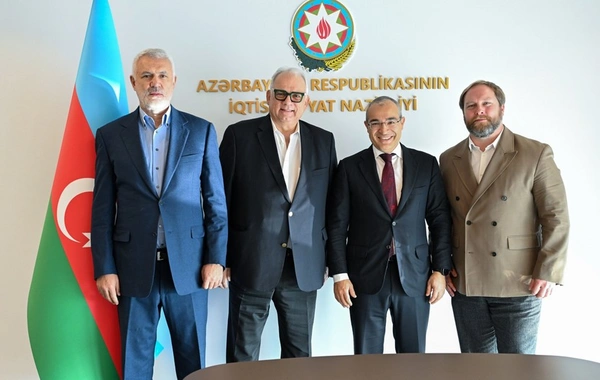 Mikayıl Cabbarov Dünya Güləş Birliyinin prezidenti ilə görüşüb