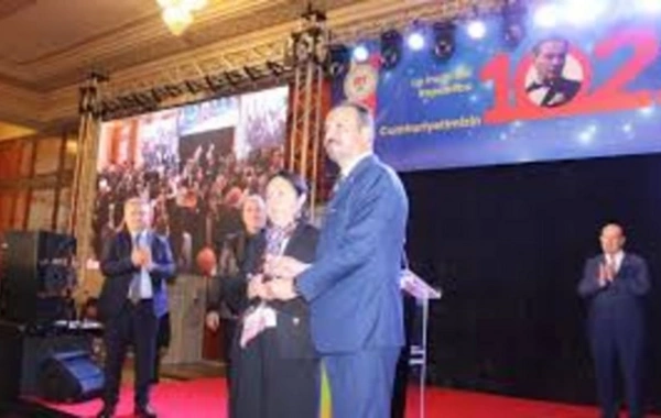 Rumıniyada türk siyasətçiyə Qənirə Paşayeva xüsusi mükafatı verildi Rumıniyada türk siyasətçiyə Qənirə Paşayeva xüsusi mükafatı verildi