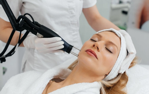 Cosmetologist explained how to care for facial skin in summer after plastic surgery