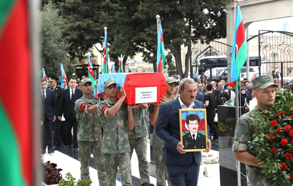 İtkin şəhid Tərlan Rüstəmov Lökbatan qəsəbəsindəki Şəhidlər xiyabanında torpağa tapşırılıb
