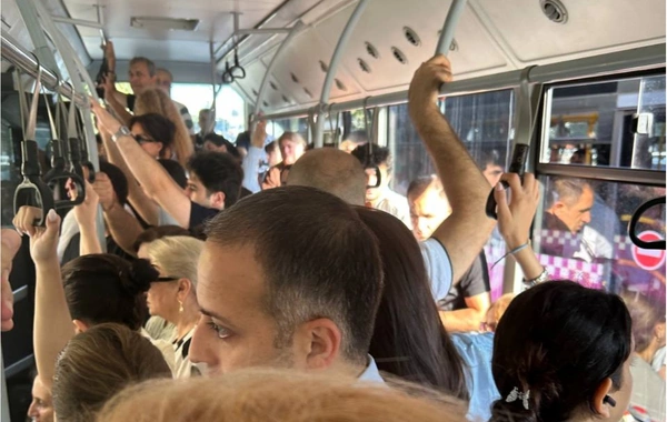 В Баку пассажир потерял сознание в автобусе из-за неработающего кондиционера