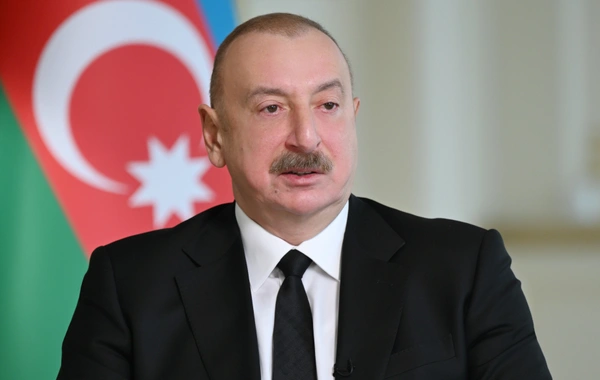 Prezident Washington Post, New York Times, Figaro və Le Mondeni yalançı dördlük adlandırıb