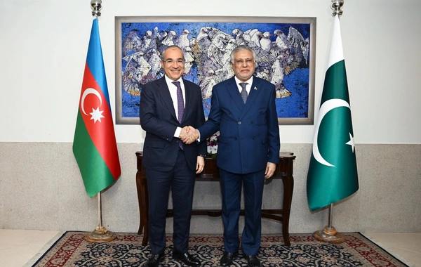 Mikayıl Cabbarov Məhəmməd İshaq Dar ilə görüşüb