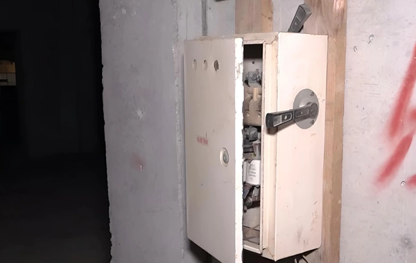 Недовольные действиями ЖСК жильцы здания в Баку развели во дворе костер