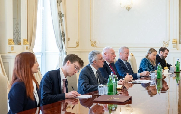 İlham Əliyev Birləşmiş Krallığın müdafiə üzrə dövlət nazirini qəbul edib