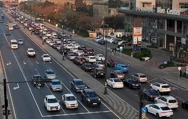 Bakının bir sıra yollarında tıxac müşahidə edilir