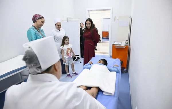 Leyla Əliyeva Arkadağ şəhərində Uşaq Sağlamlığı və Reabilitasiya Mərkəzinin fəaliyyəti ilə tanış olub