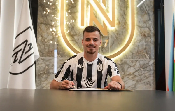 Neftçi serbiyalı futbolçu Draqolyub Saviçi heyətinə qatdığını açıqlayıb