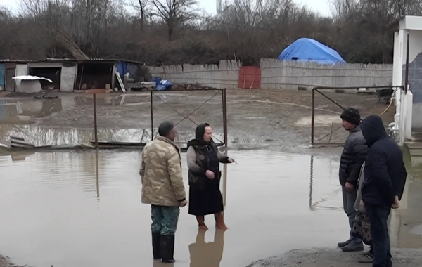 Kürdəmirdə susuz qalan sakinlər: Baxan yoxdur, dərdimizi kimə deyək?