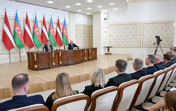 Azərbaycan və Latviya prezidentləri mətbuata bəyanatlarla çıxış edirlər