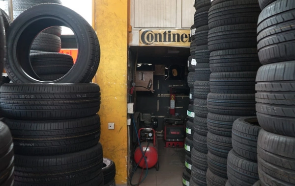 Bakıda avtomobil şinləri satılan anbarın fəaliyyəti dayandırıldı