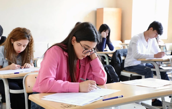 Bu gün 55 mindən çox şagird buraxılış imtahanı verəcək