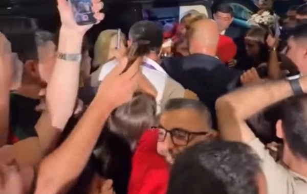 Aygün Kazımovanın kişi fanatları izdiham yaratdı
