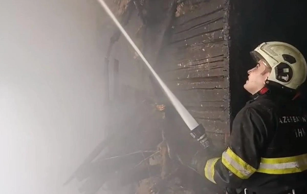 Bakının mərkəzindəki YANĞIN SÖNDÜRÜLDÜ