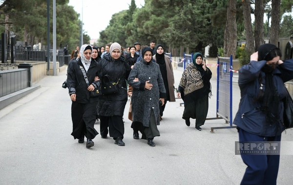 Dövlət rəsmiləri Hərbi Memorial Məzarlığı ziyarət ediblər