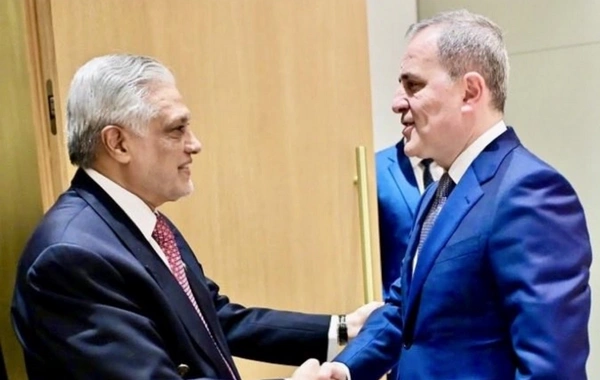 Azərbaycan və Pakistan XİN rəhbərləri regional məsələləri müzakirə ediblər