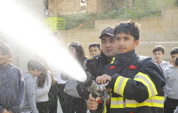 FHN şagird və müəllimlərlə təlim keçirdi