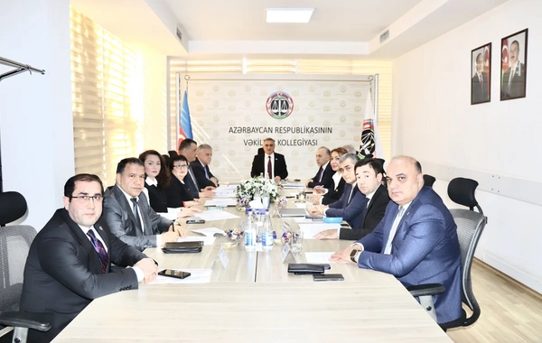 Bir vəkil kollegiyadan çıxarıldı, digəri cərimələndi