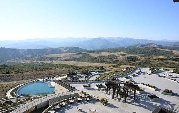 İlham Əliyev Şamaxıda "Meysari Grand Hotel & SPA" kompleksinin açılışını edib