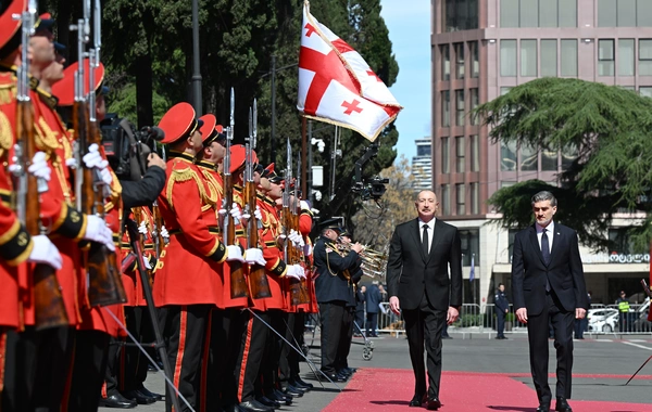 Prezident İlham Əliyevin Tbilisidə rəsmi qarşılanma mərasimi keçirilib