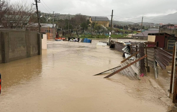 Mahaçqalada güclü sel: Evlər su altında qalıb