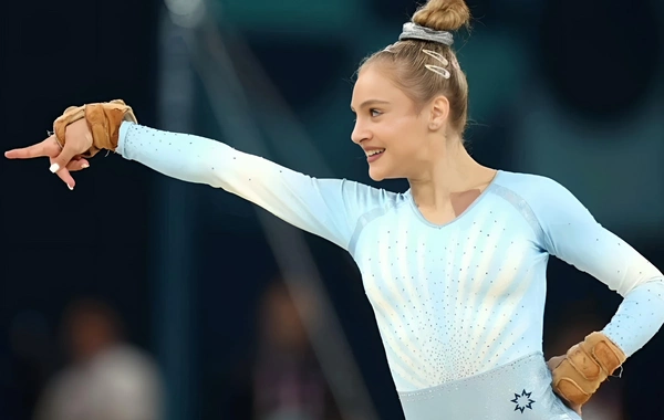 Gimnast Sabrina Voynya sevgilisini döyməkdə ittiham olunur