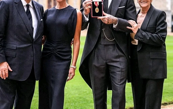 Король Великобритании Карл III посвятил Дэвида Бекхэма в рыцари