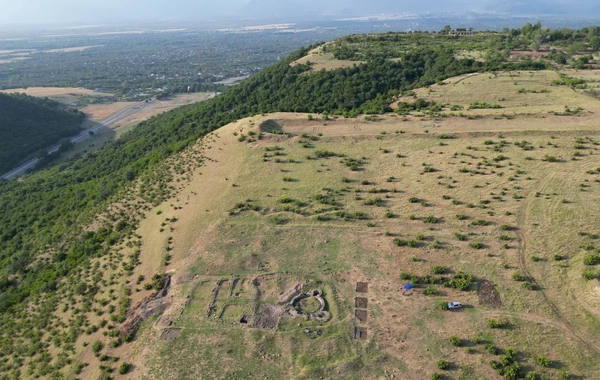 Qəbələdəki Kilsədağ kompleksində 10-dan artıq bürc yeri aşkarlanıb