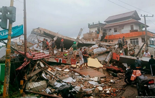 İndoneziyada güclü zəlzələ: Sunami təhlükəsi elan olundu