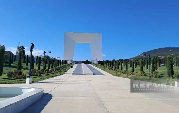 Din xadimləri Xankəndidə Zəfər parkı və Zəfər meydanını ziyarət ediblər