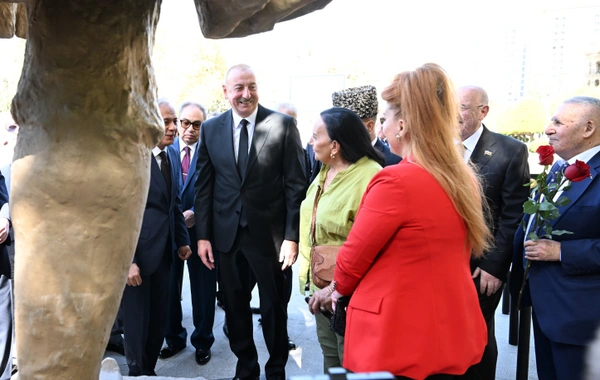Prezident İlham Əliyev Bakıda Aşıq Ələsgərin abidəsinin açılışında iştirak edib