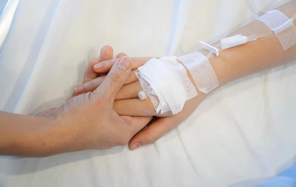 19 bıçaq xəsarəti alan azyaşlı evə buraxıldı