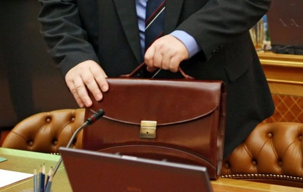 Azərbaycanda icra başçısının müavini 20 ildən sonra öz ərizəsi ilə İŞDƏN ÇIXDI