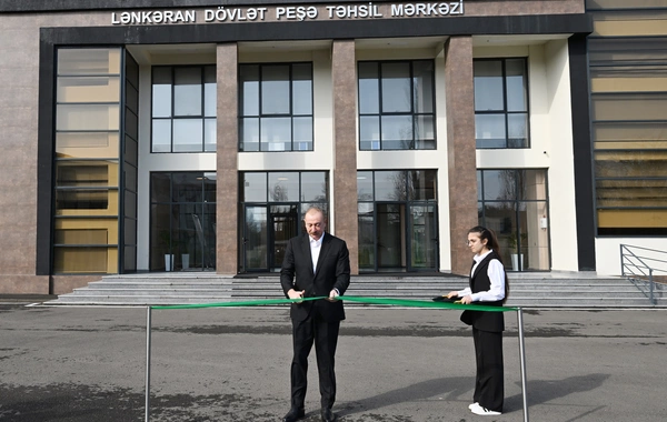 İlham Əliyev Lənkəran Dövlət Peşə Təhsil Mərkəzinin açılışında iştirak edib