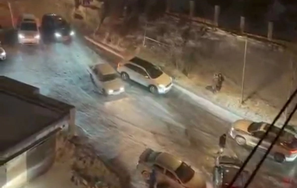 Qarlı Bakının gecə görüntüləri