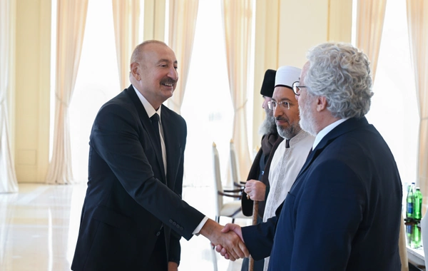 İlham Əliyev Bakıda keçirilən beynəlxalq konfransların iştirakçılarını qəbul edib