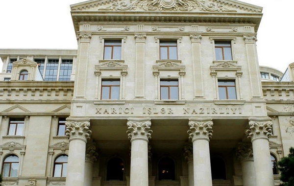 Rəsmi Bakı Qətərə hücumdan narahatdır