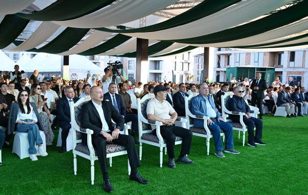 İlham Əliyev Çolpon-Atada üç dövlət başçısı ilə birlikdə Qolf Klubun açılışında iştirak edib