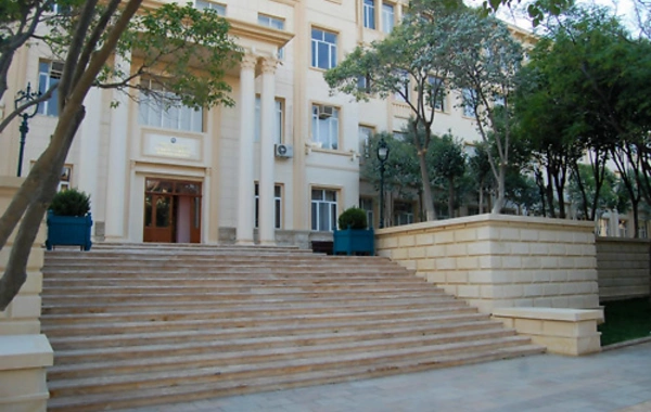 Bakıda kollec direktoru vəzifədən GETDİ